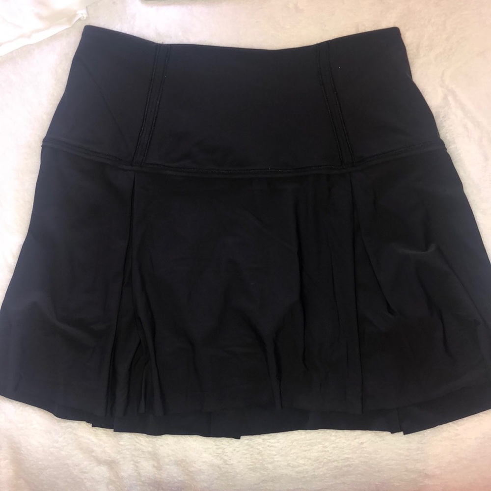 black lululemon skirt